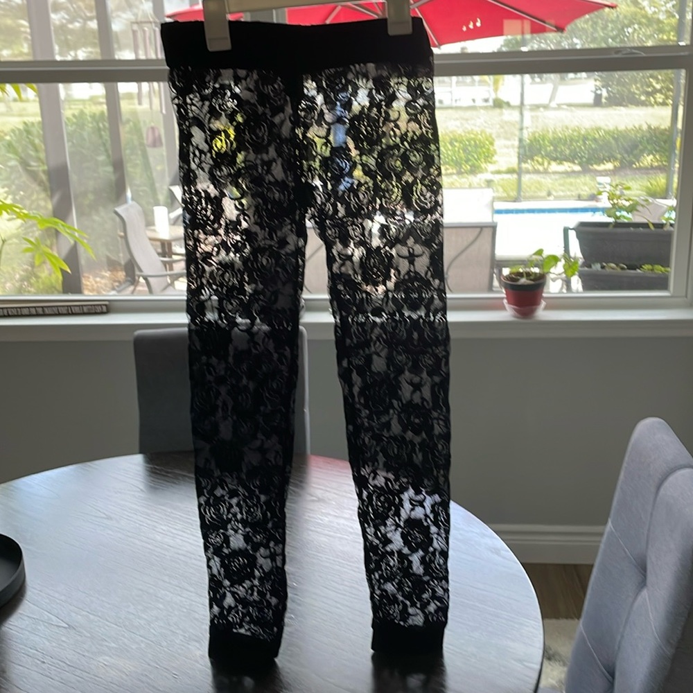 Lace leggings, tights.